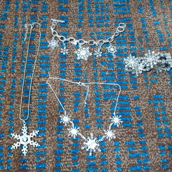Beautiful set of snowflake jewelry - Picture 1 of 2